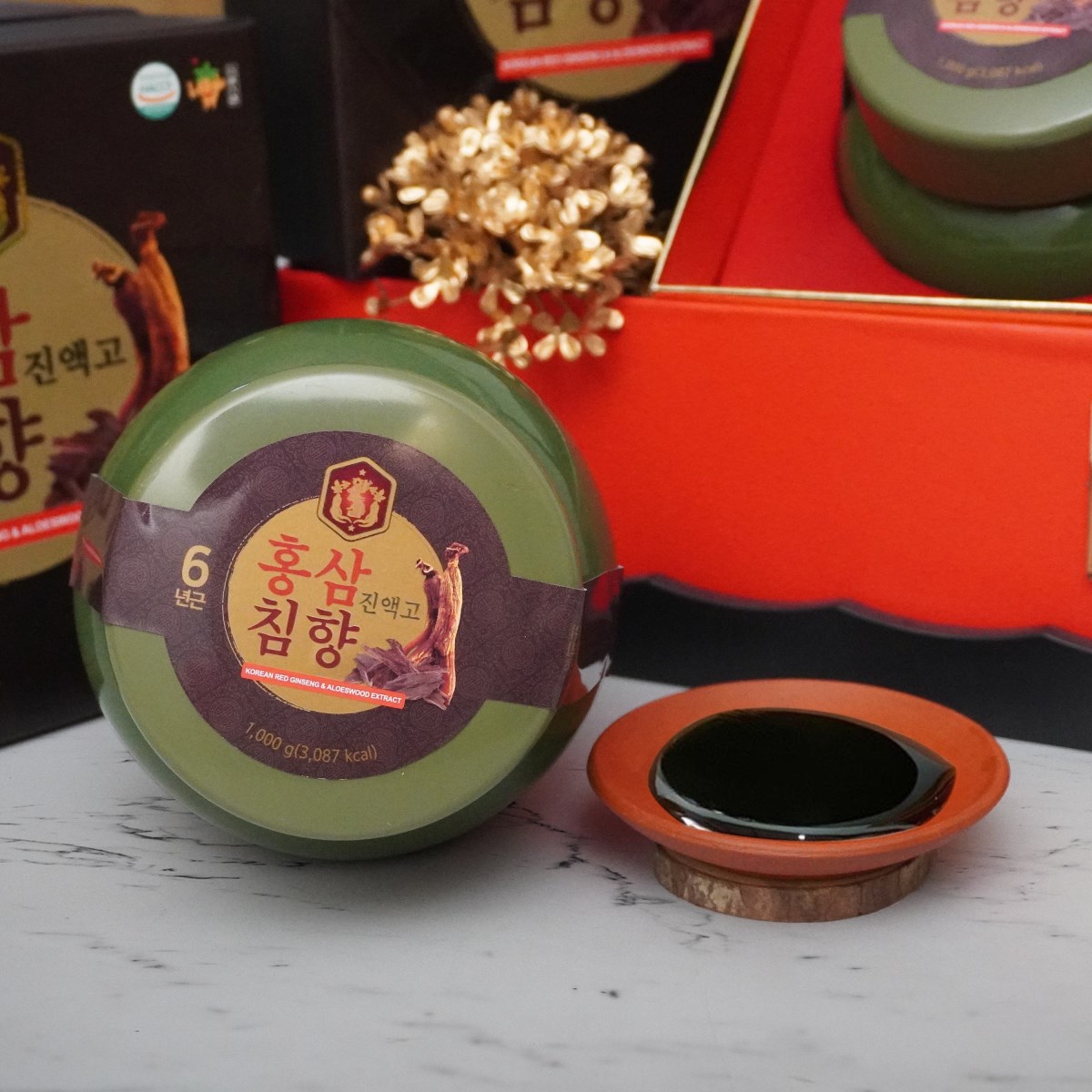 Cao hồng sâm trầm hương hũ (1kg/hộp, 6 hộp/thùng)